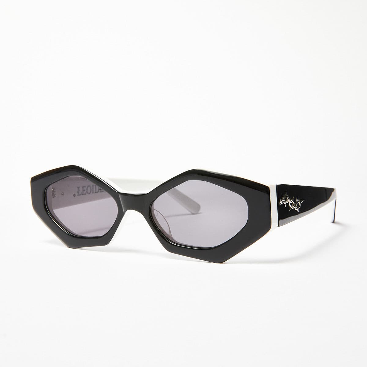 RIOT - Black & White Frames / Smoke Lens ŁEOIDE